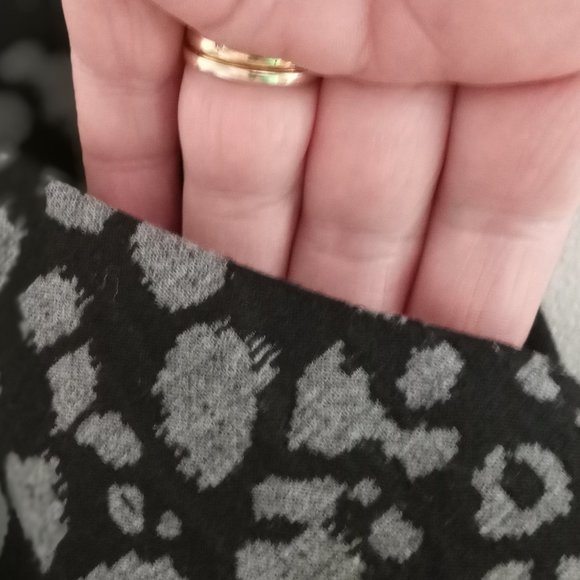 'NEW DIRECTIONS' Wrap skirt Cheetah print Size 10P NWOT - Picture 4 of 14